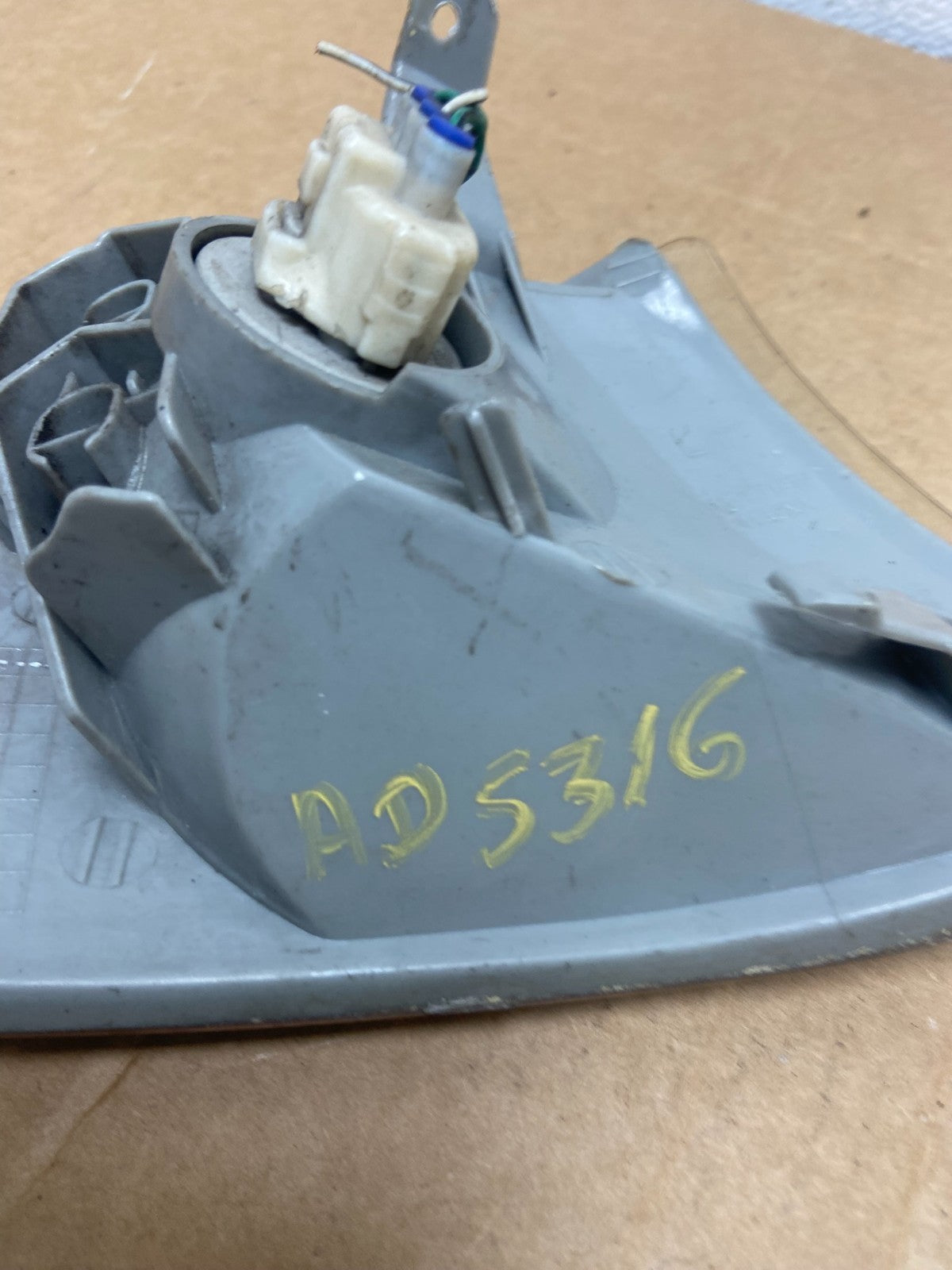 2001-2002 Toyota Corolla Left Driver Turn Signal/Marker Light AD53166