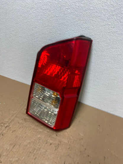 2005 to 2012 Nissan Pathfinder Right Passenger RH Side Tail Light Oem AB6931 LK1