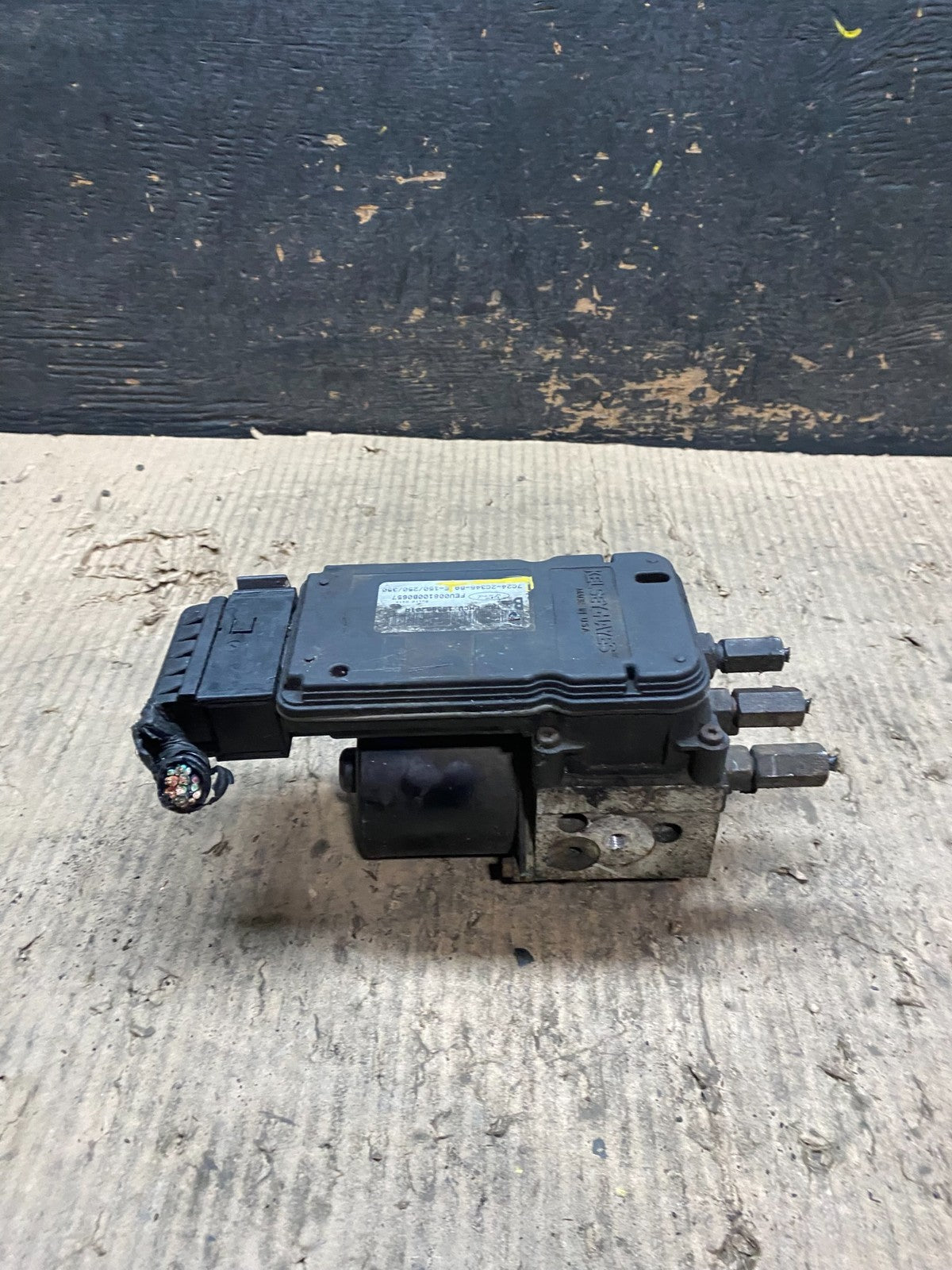 2006 2007 Ford E250 E350 ABS Pump Anti Lock Brake Module OEM v6835 DG1