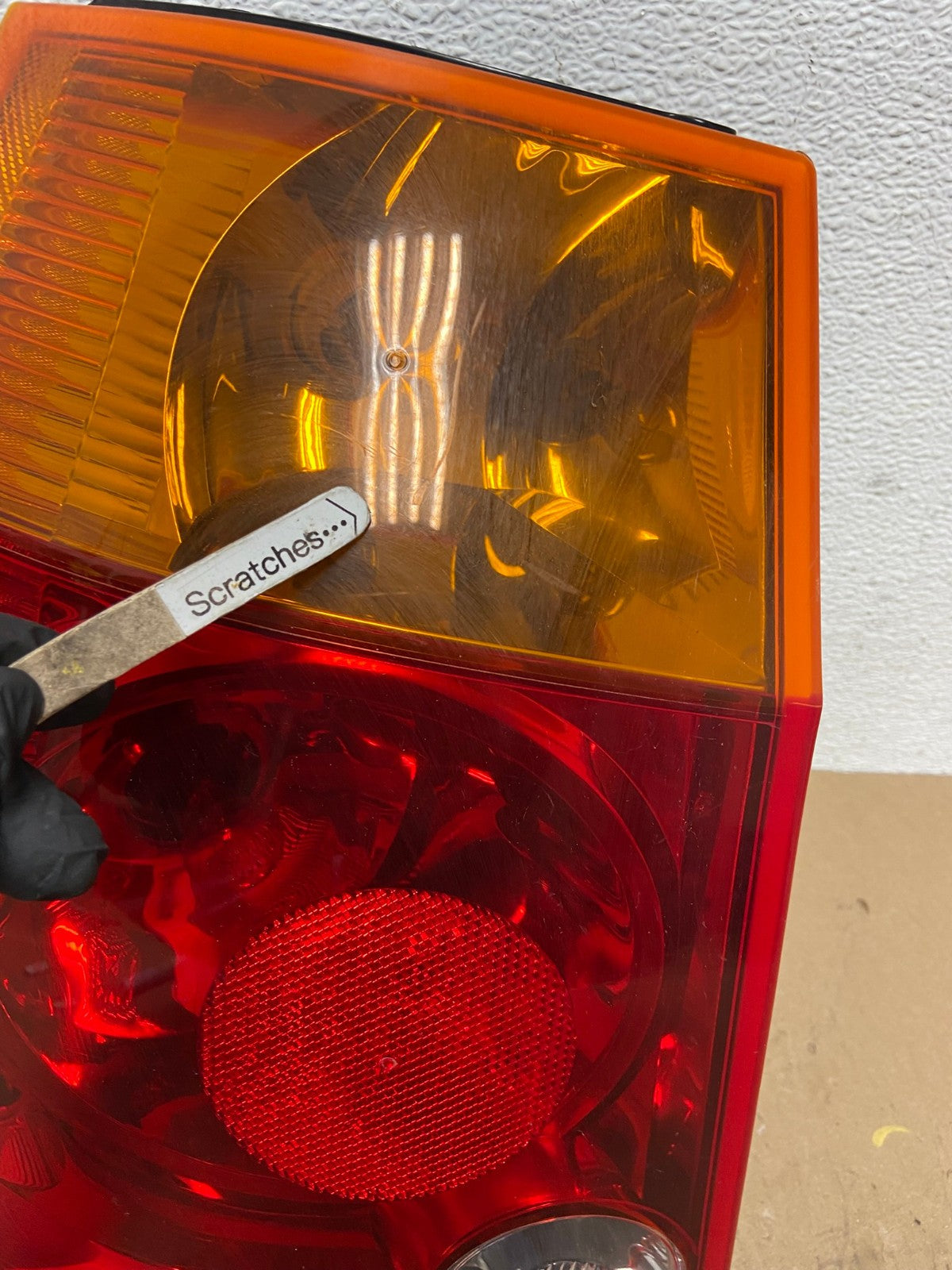 2004 2005 2006 Chrysler Pacifica Left Driver LH Tail Light AD7781 LK3