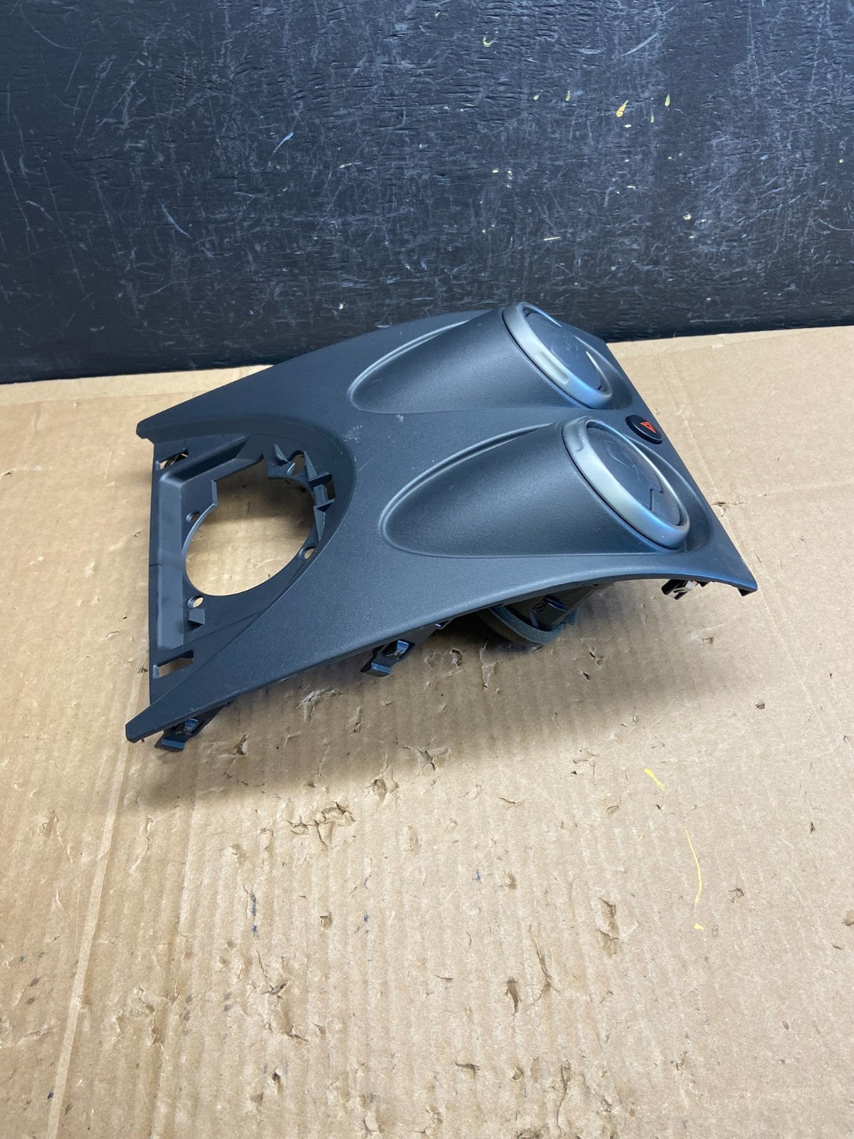 2008 to 2015 Nissan Rogue Center Dash Upper Air Vent AD2275 DG1