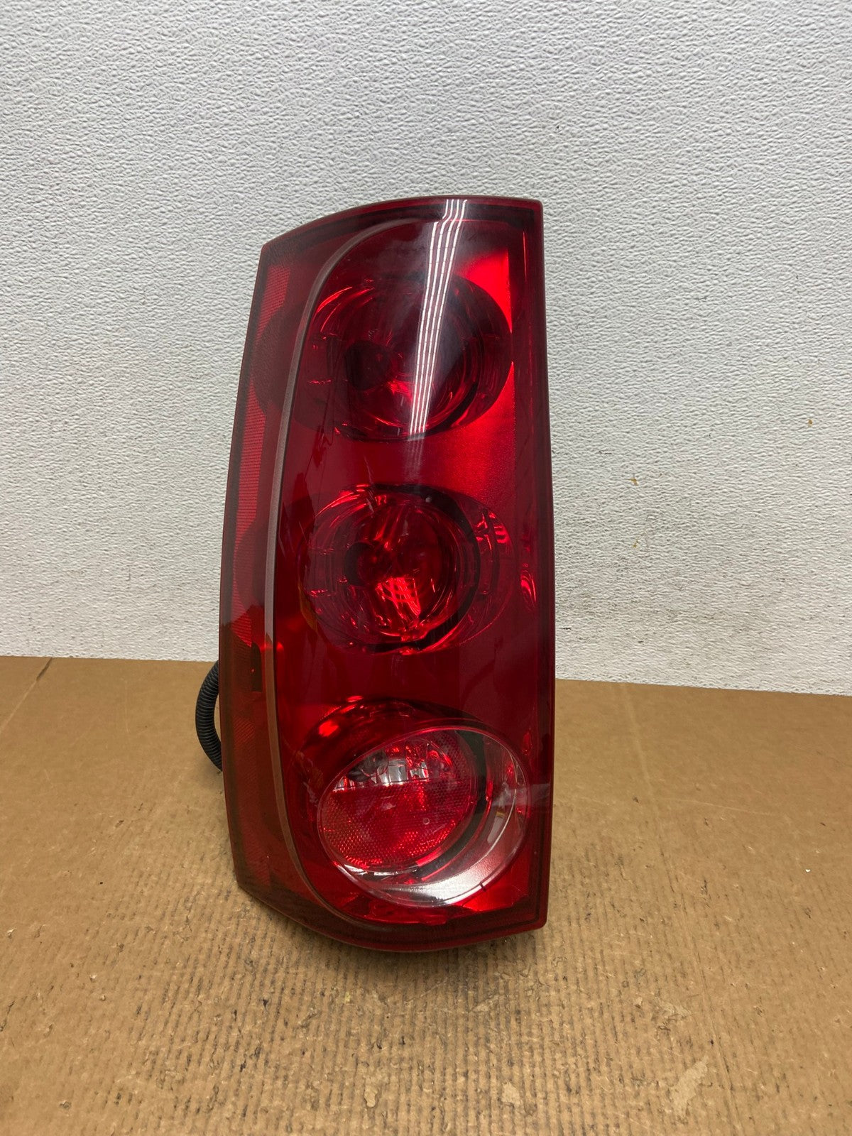2007 to 2011 GMC Yukon Left Driver LH Side Tail Light AE1522 LK0