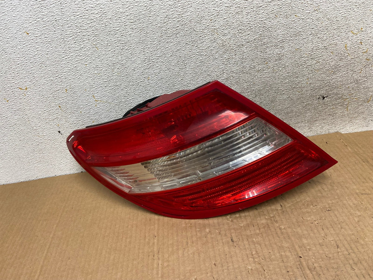 2008 2009 2010 2011 Mercedes C-Class Left Driver Side Tail Light AI5890 LK0