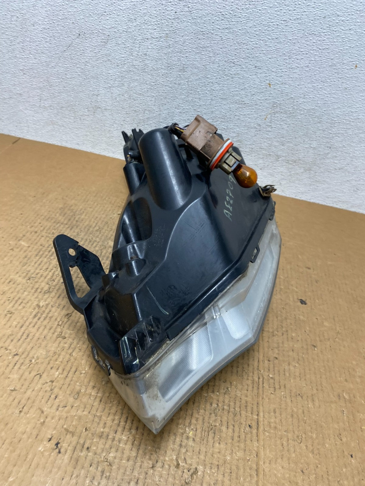 2008 2009 2010 2011 Ford Focus Right Passenger Rh Side Headlight AE2709 DW11