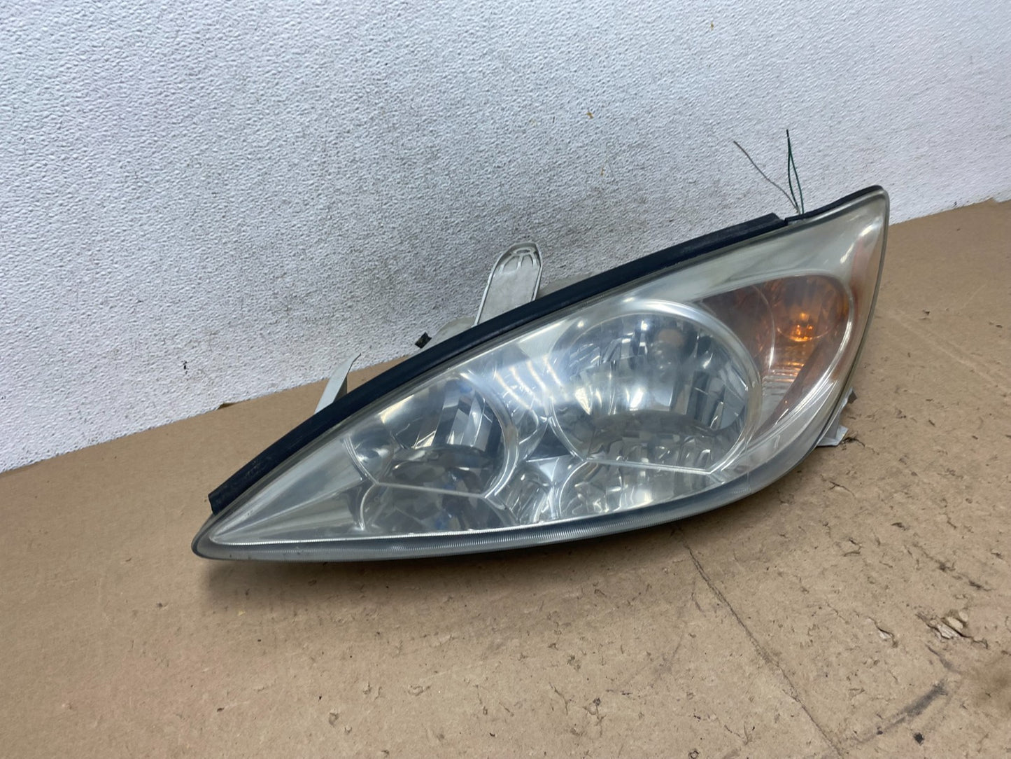 2002 2003 2004 Toyota Camry Left Driver Lh Side Halogen Headlight AG5615 DW2