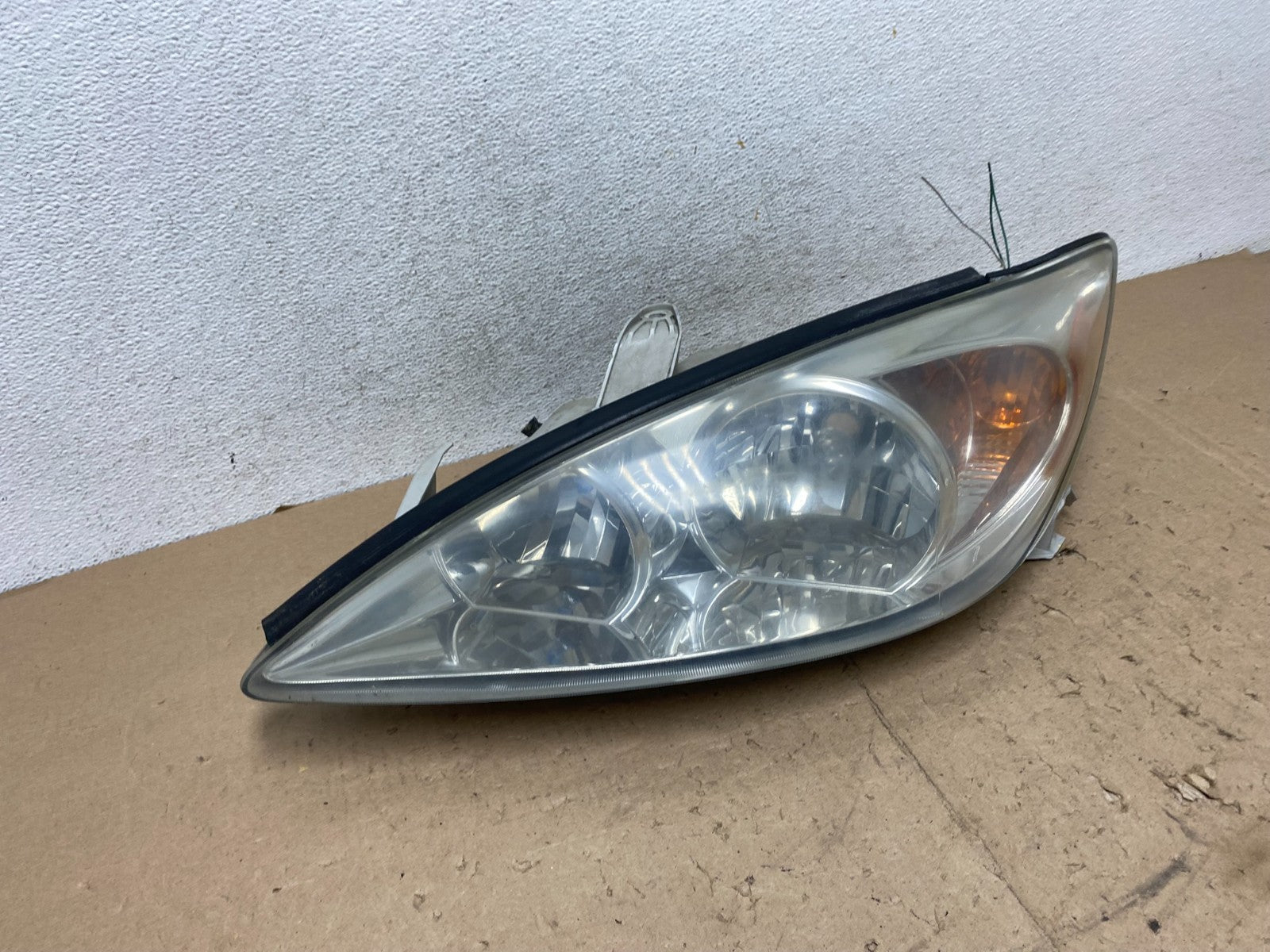 2002 2003 2004 Toyota Camry Left Driver Lh Side Halogen Headlight AG5615 DW2