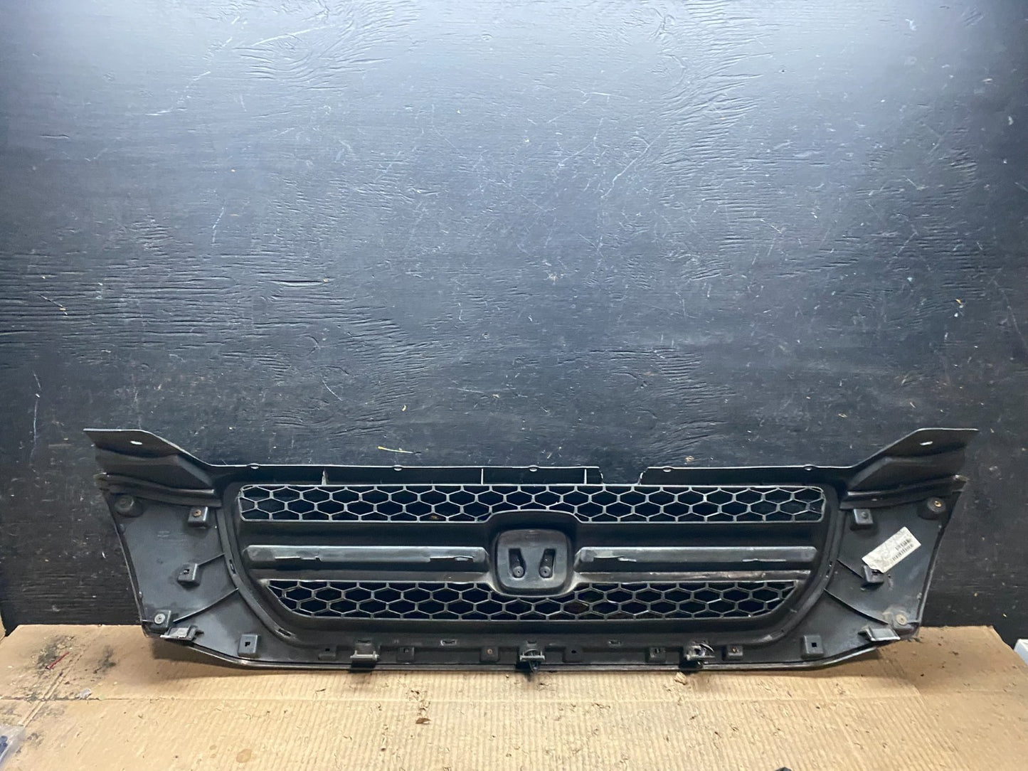 2003 2004 2005 Honda Pilot Front Upper Grill Grille Aftermarket T9696 DG9
