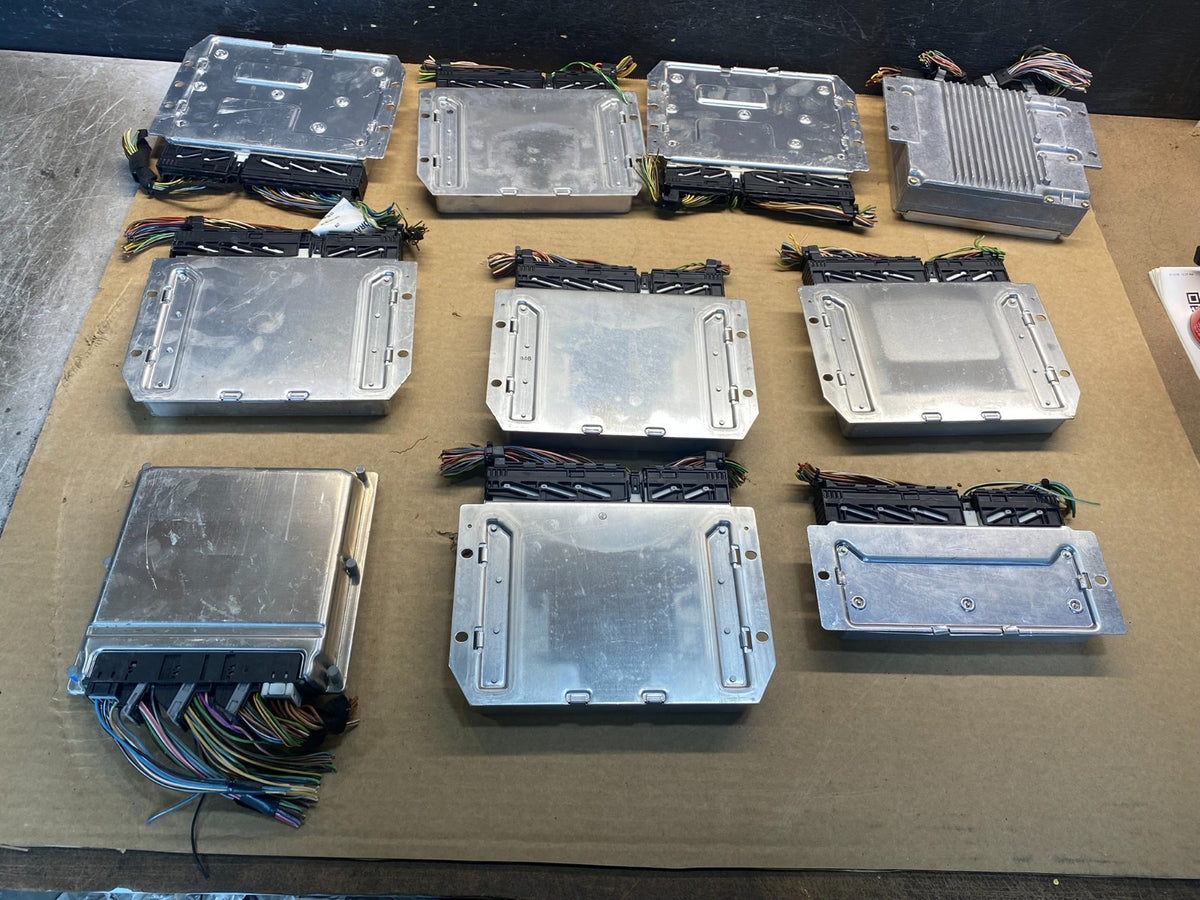 Mix of 10 Mercedes ECM Engine Computer Module AH4907 PS1