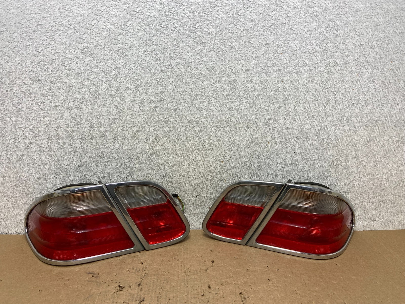 2000-2002 Mercedes-Benz E-CLASS E430 Left+Right Side Tail Lights AF82430