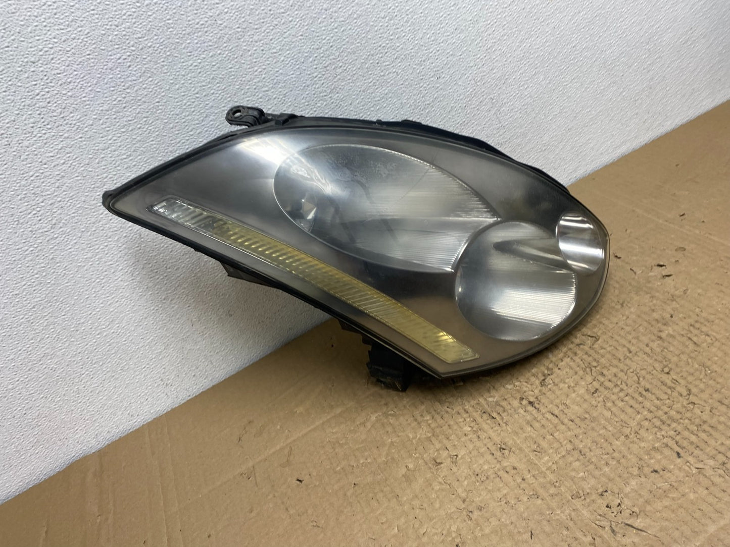 2003 - 2005 Infiniti G35 Coupe Headlight Right Passenger OEM Xenon HID AC4032 DW2