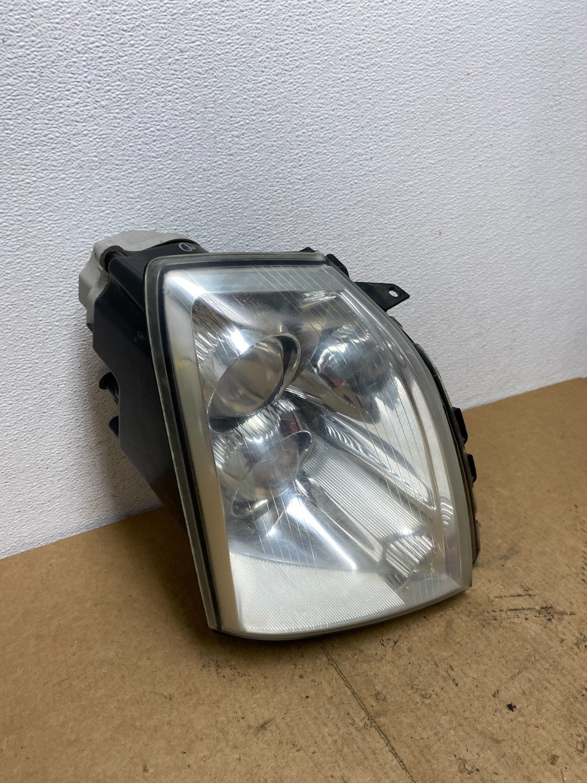 2005 - 2011 Cadillac STS Right Passenger RH Side Xenon Headlight OEM AC3583 DW2
