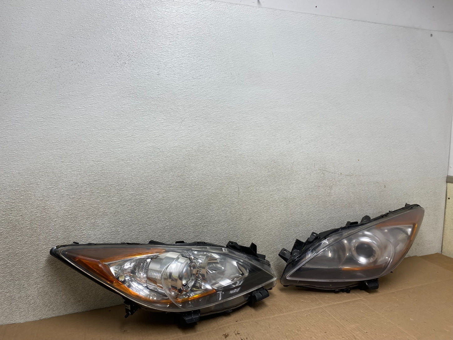 2010-2013 Mazda 3 Halogen Left+Right Side Headlights W0803 DW2