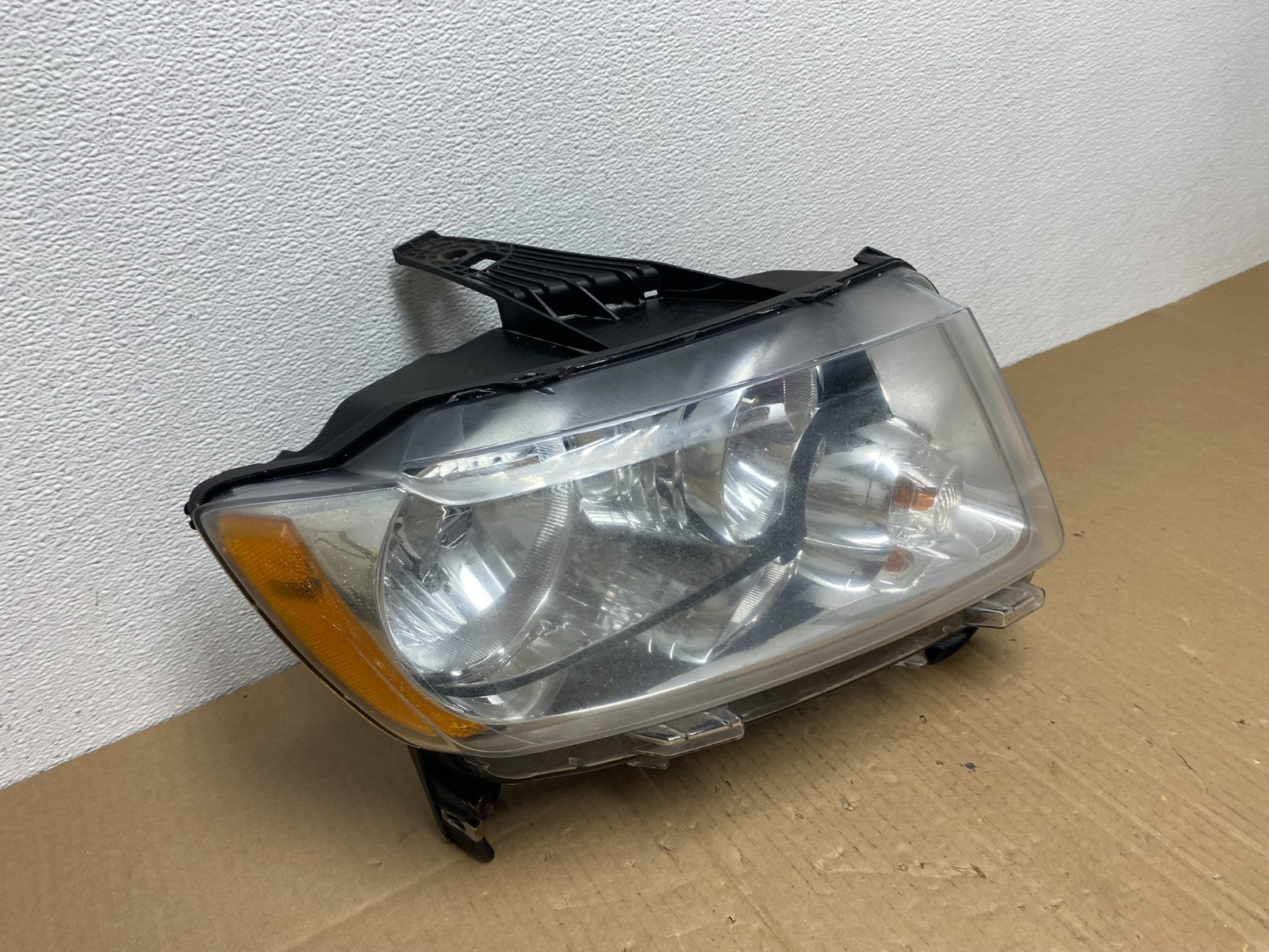 2011-2013 Jeep Grand Cherokee Right Passenger Halogen Headlight AB8122 DW2