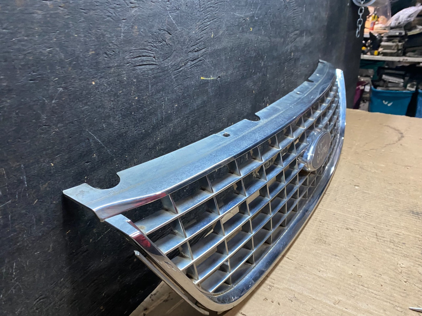 2004 to 2007 Ford Freestar Front Grill Grille 3F23-17K945 U6387 DG2