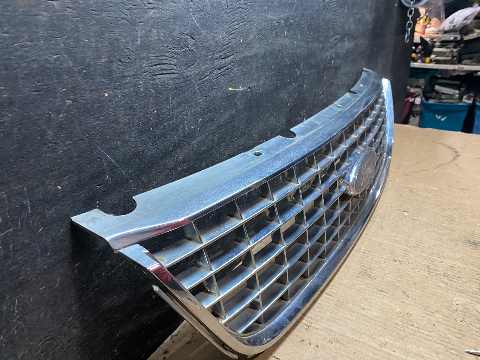 2004 to 2007 Ford Freestar Front Grill Grille 3F23-17K945 U6387 DG2