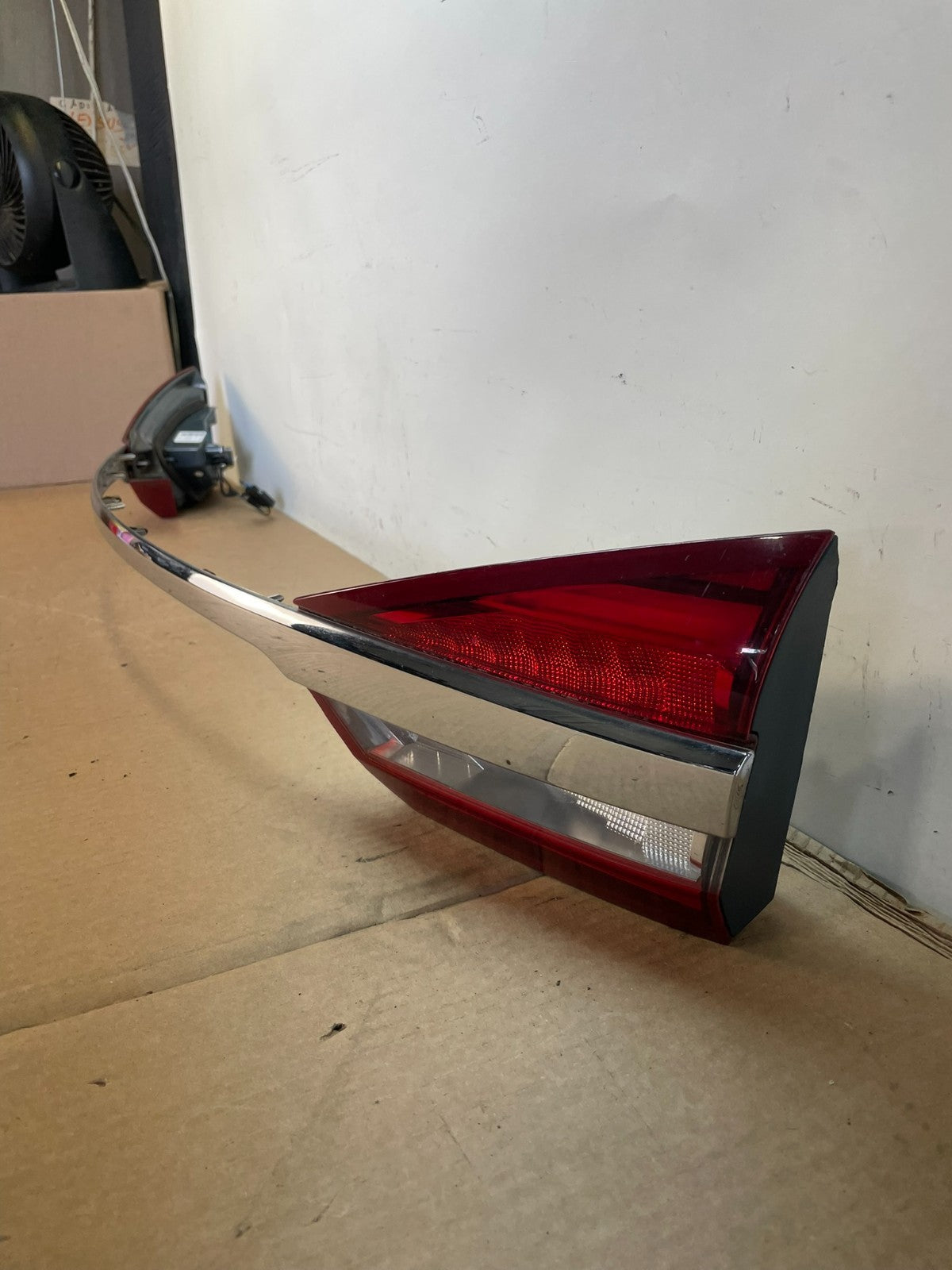 2017-2018 Ford Fusion Rear Trunk Trim Moulding Inner Tail Light ah6415 DG1