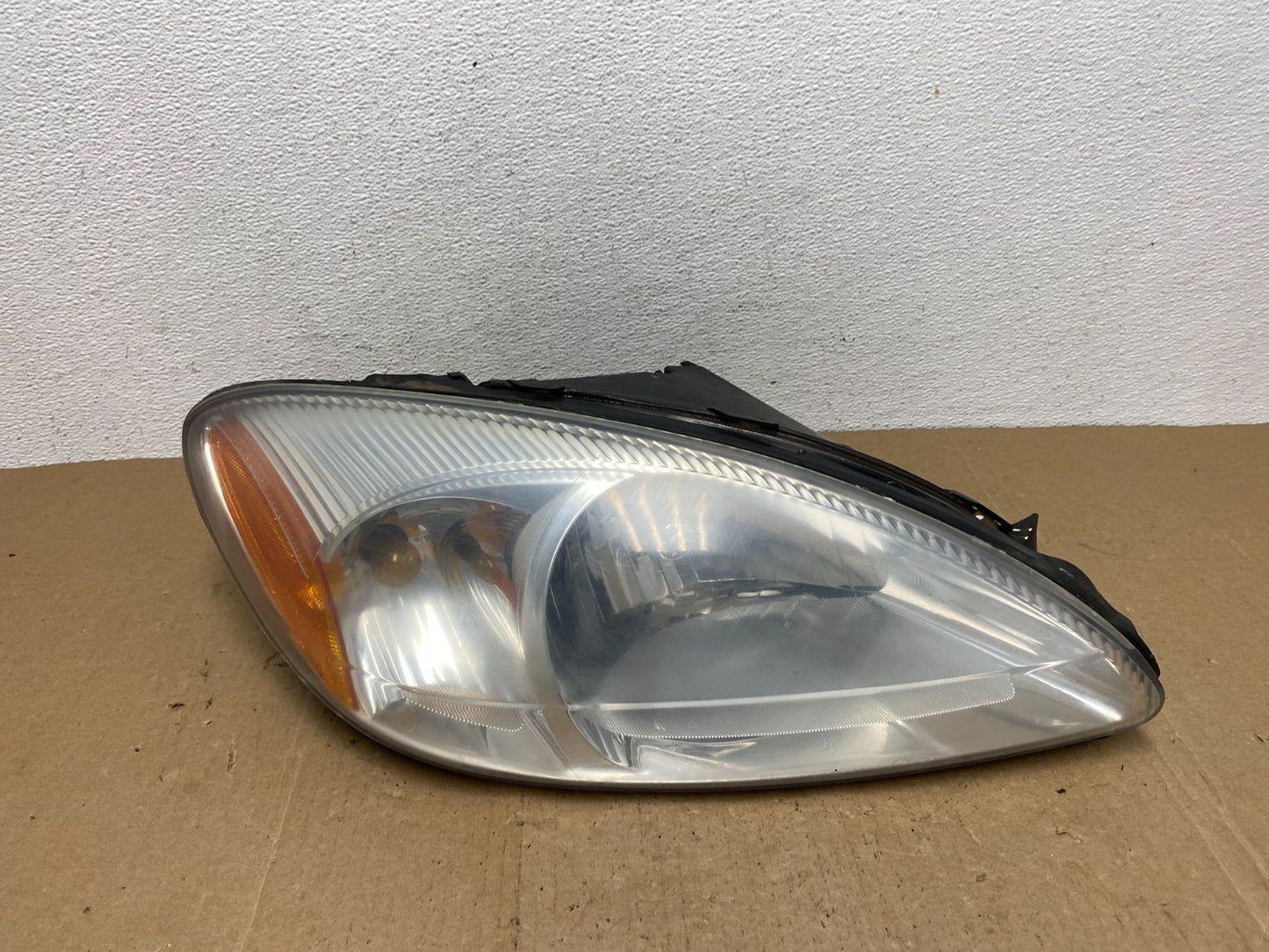 2000 to 2007 Ford Taurus Right Passenger RH Side Halogen Headlight AC5740 DW0