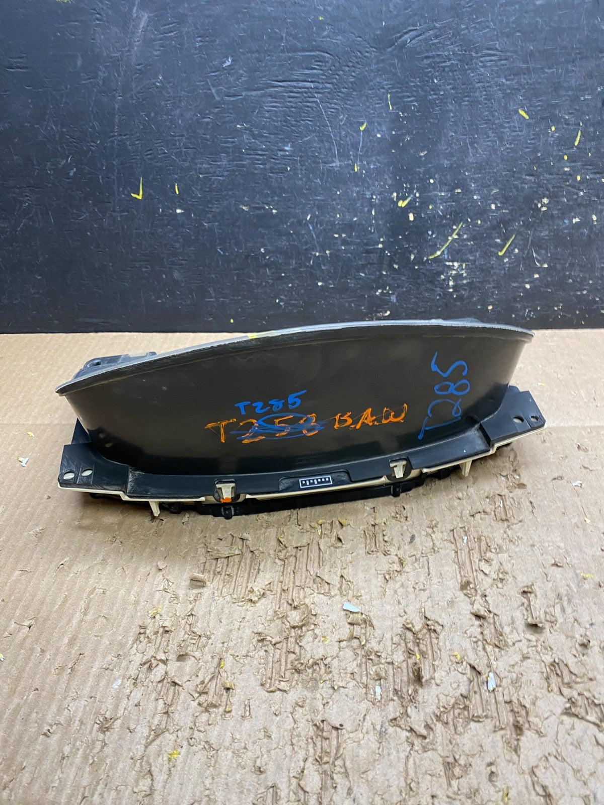 2004 to 2007 Chevrolet Express Speedometer Cluster Gauge OEM V7616 DG3