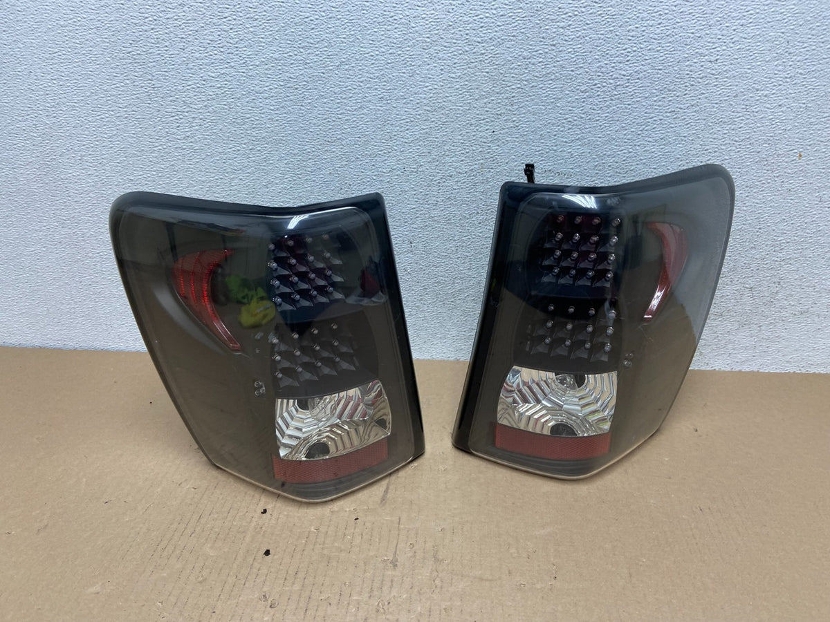 1999-2004 Jeep Grand Cherokee Left + Right Set Smoke LED Tail Lights AE7236 DG0