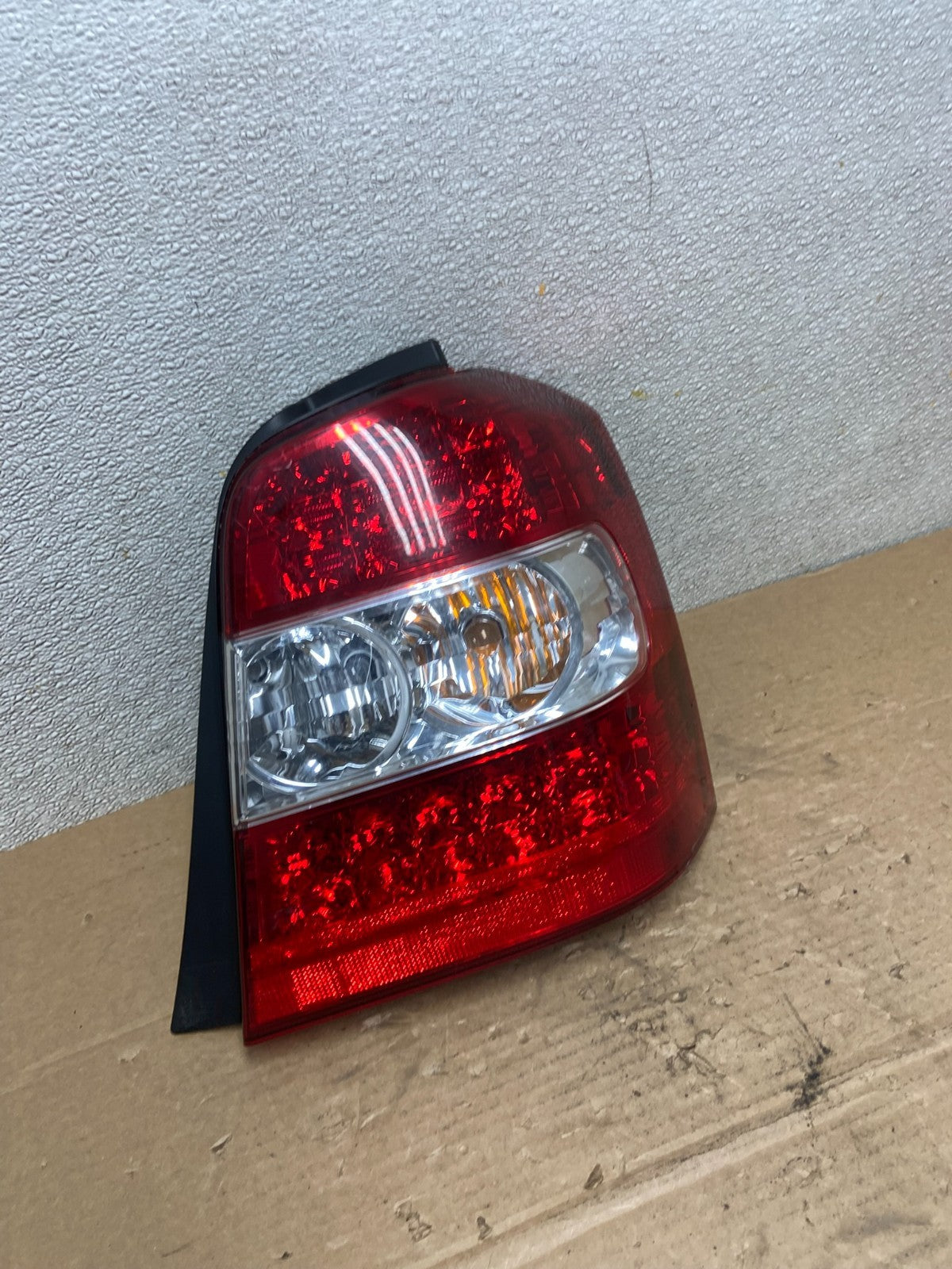 2006-2007 Toyota Highlander Hybrid Right Passenger Side Tail Light Oem AB4685 DW2