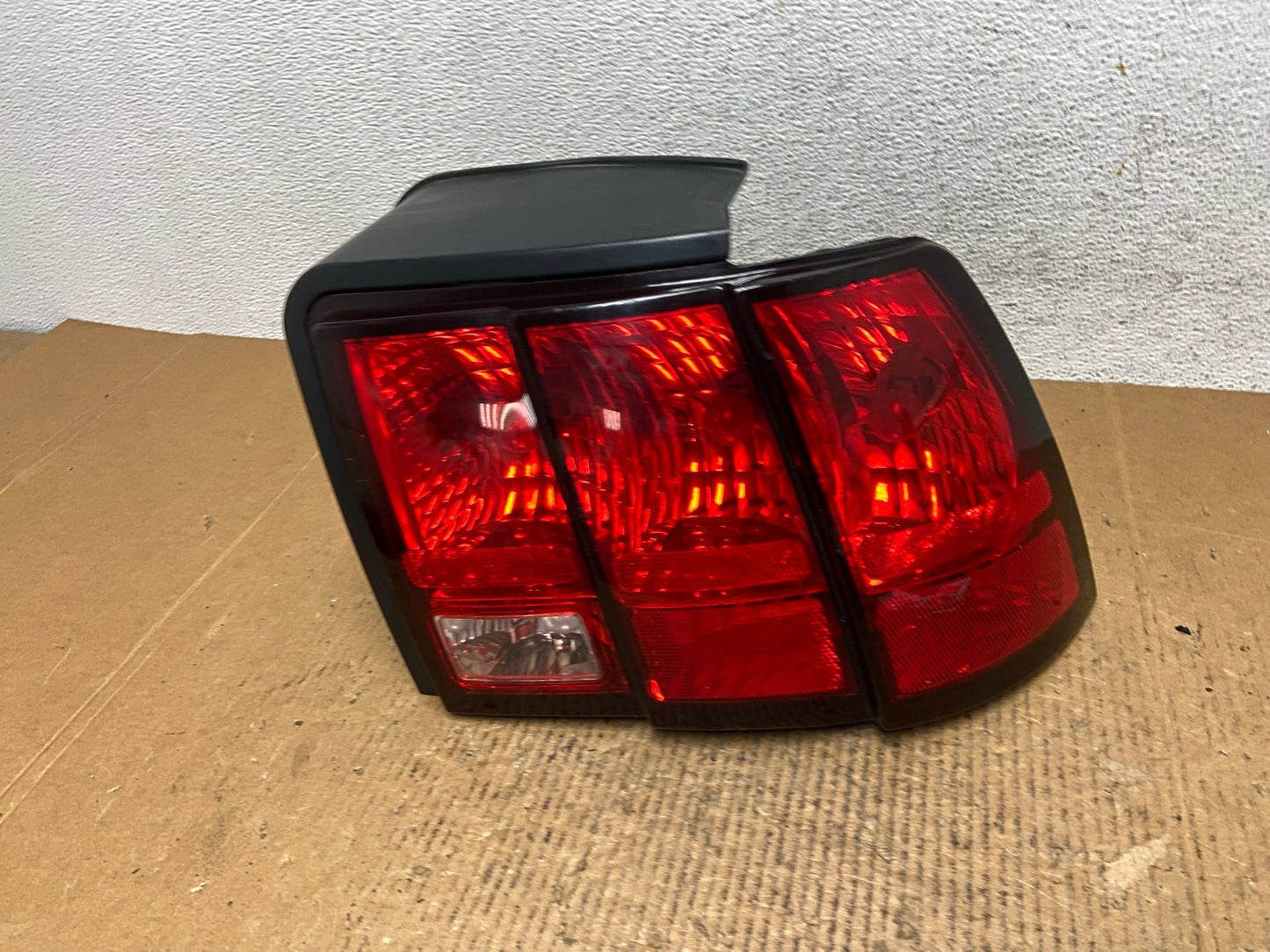 1999-2004 Ford Mustang Right Passenger Rh Side Tail Light AE1456 LK0