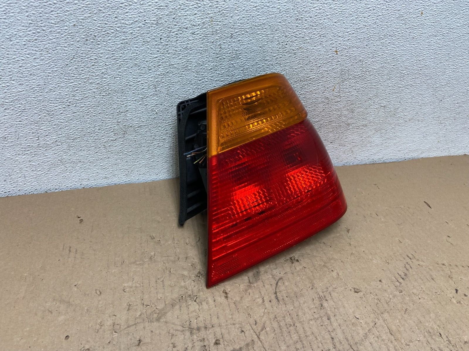 1999-2001 BMW 325i 330i E46 Right Passenger RH Tail Light AF3295 DW2