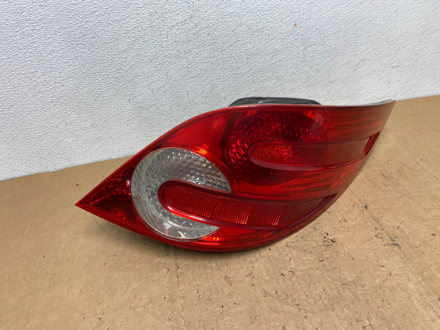2006-2010 Mercedes W251 R-CLASS Right Passenger RH Side Tail Light AD0502 LK2