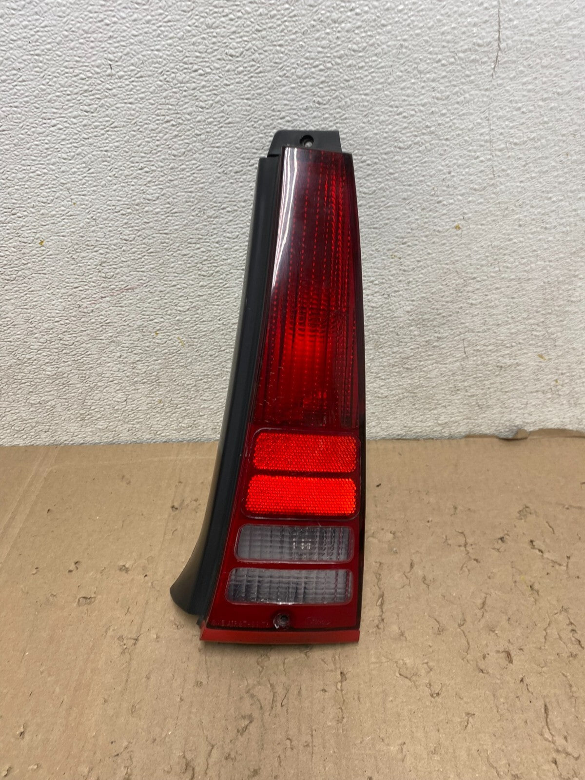 1986 - 1991 Ford Taurus Wagon Right Passenger RH Side Tail Light i8647 DG Oem0