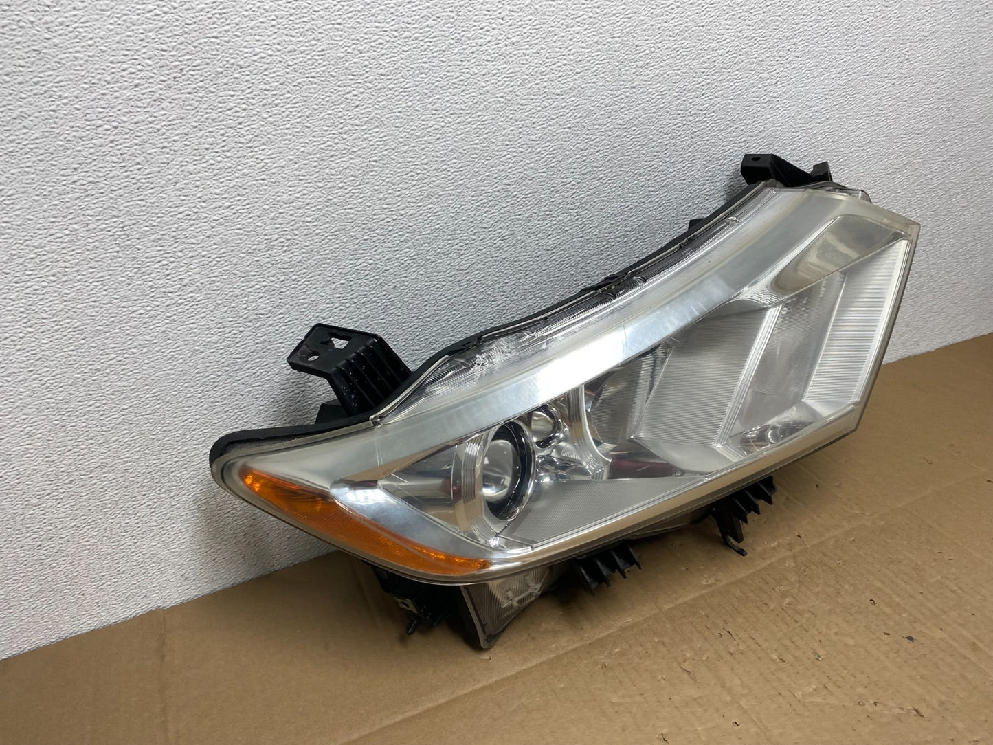 2012 to 2017 Nissan Quest Right Passenger RH Headlight Halogen AB8123 DW2