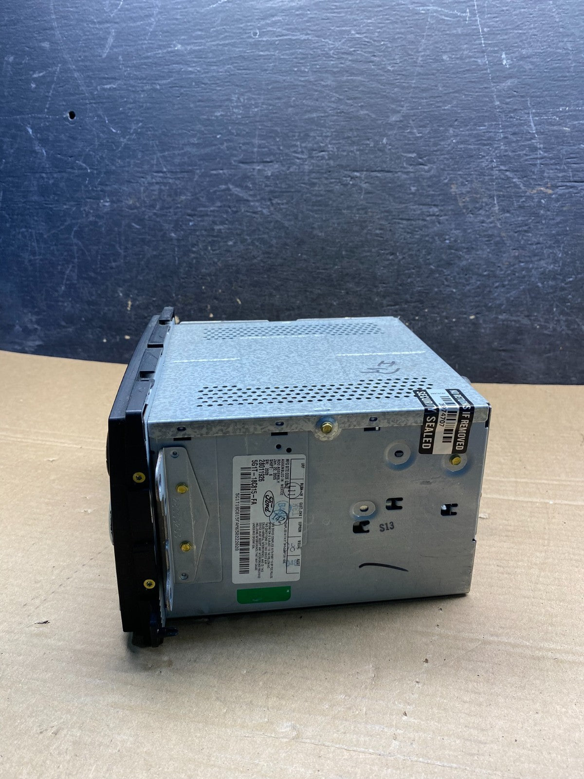 2005 to 2007 Ford Five Hundred Montego Radio CD Player ai7455 DG1