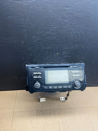 2013 to 2015 Nissan Altima Radio Cd Mp3 Player AUX Port 281853ta1b AB9395 DG0