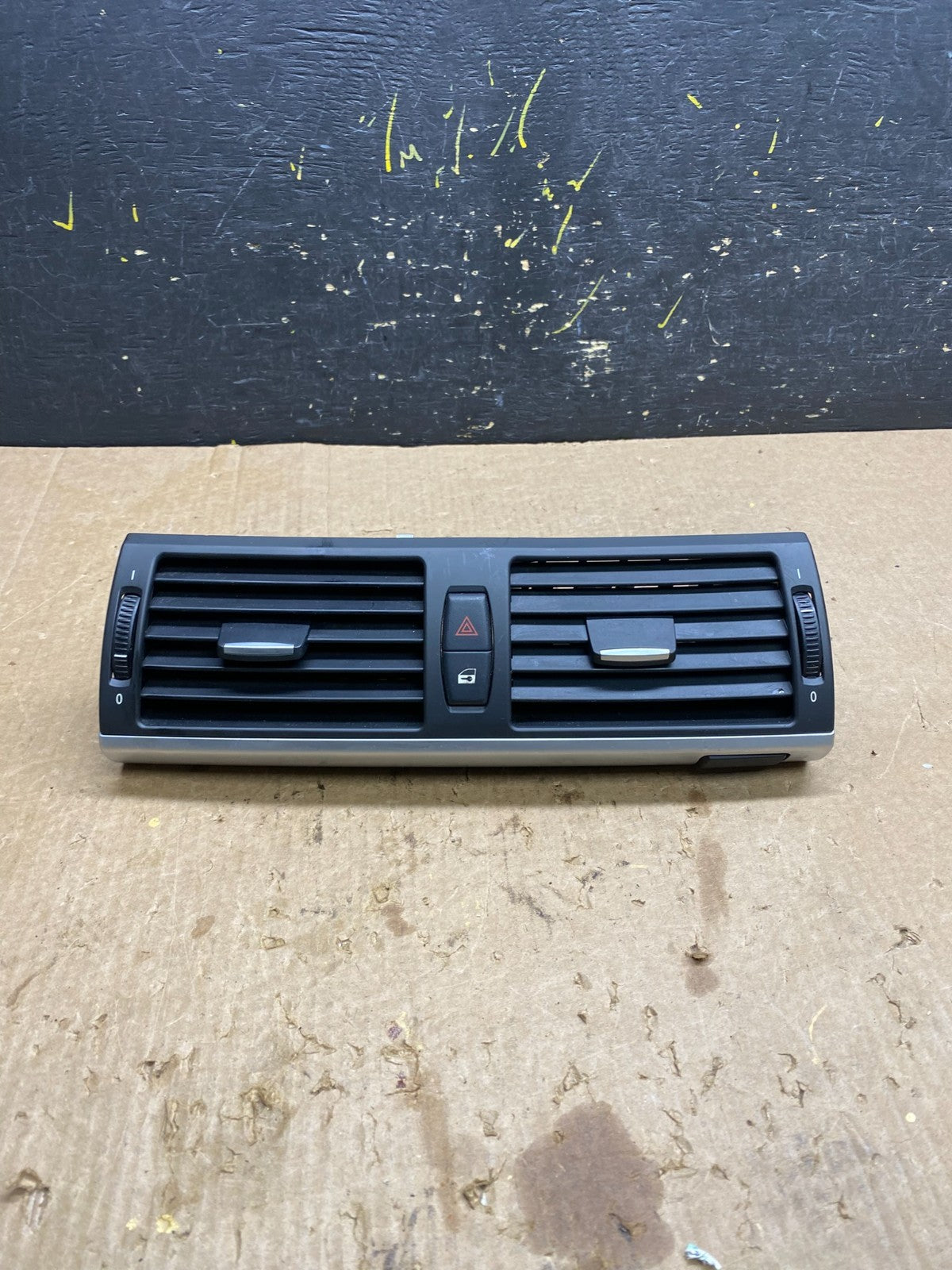 2010 to 2013 BMW X5 X6 Center Console Dash Air Vent OEM Z4464 DG0