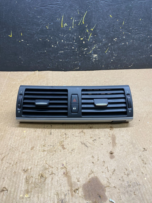 2010 to 2013 BMW X5 X6 Center Console Dash Air Vent OEM Z4464 DG0