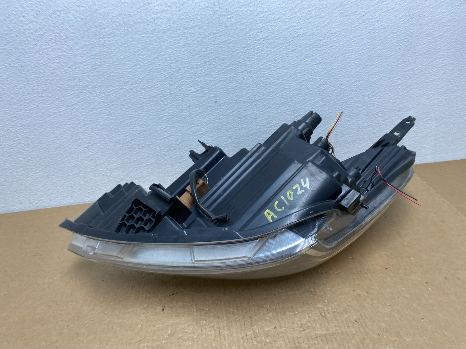 2015 to 2019 Nissan Versa Headlight Right Passenger RH Side Oem AC1024 DW6