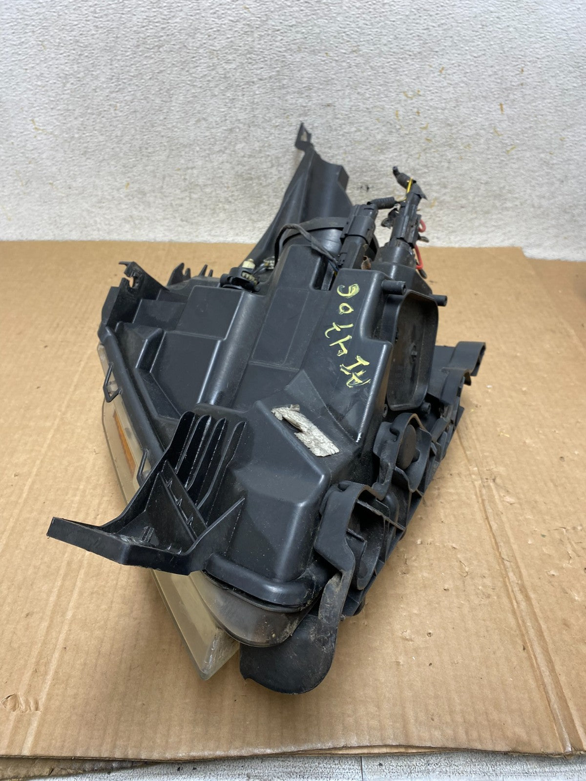 2011 to 2015 Ford Explorer Right Passenger Halogen Headlight AI4706 DW12