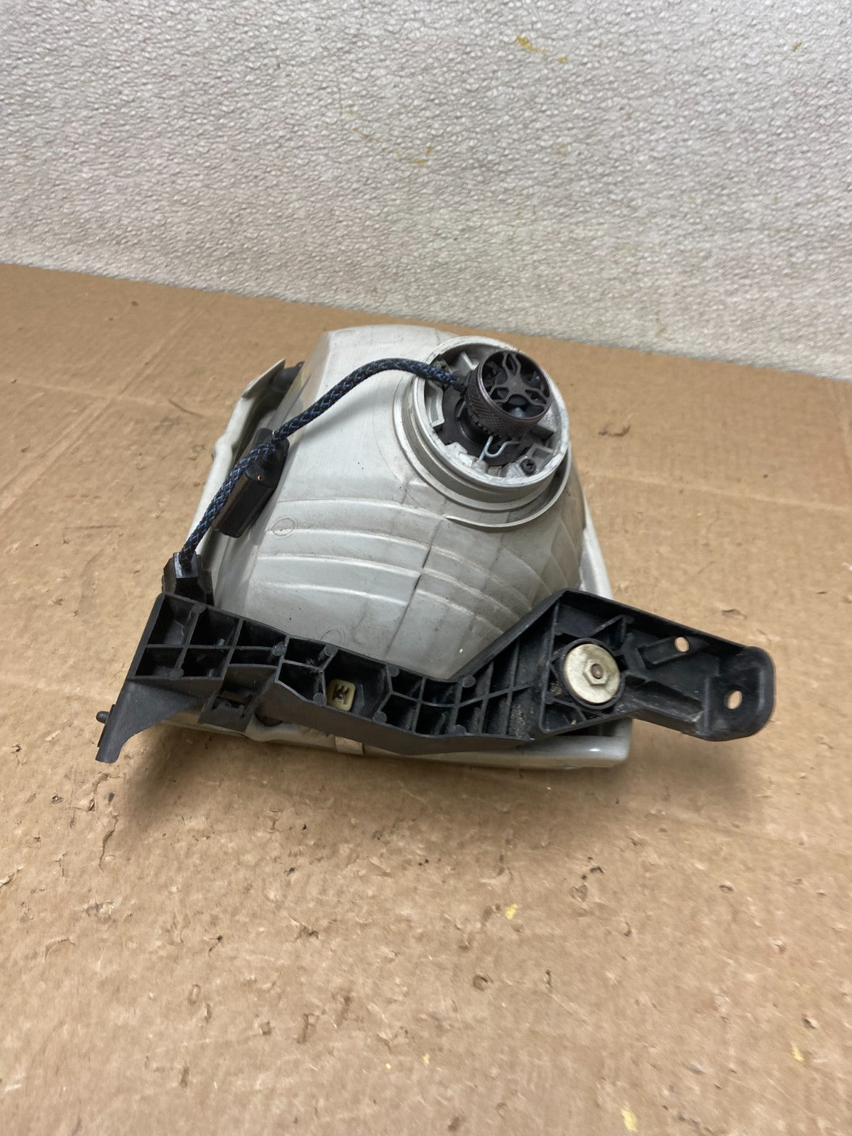 2001 to 2004 Toyota Sequoia Right Passenger RH Side Headlight Halogen Y8803 DW7