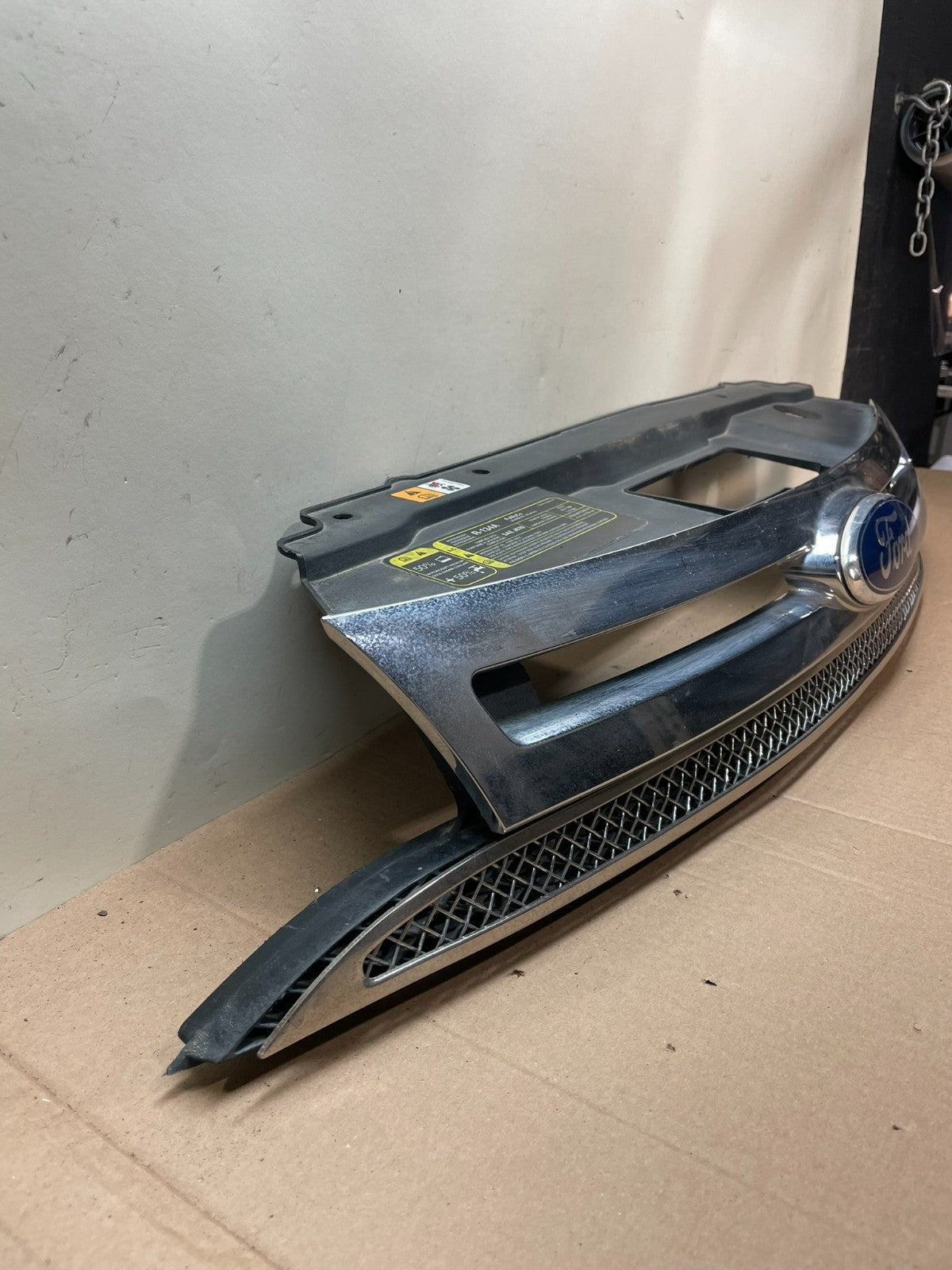 2008 to 2011 Ford Focus Front Upper Grille Grill With Emblem ai8666 DG2