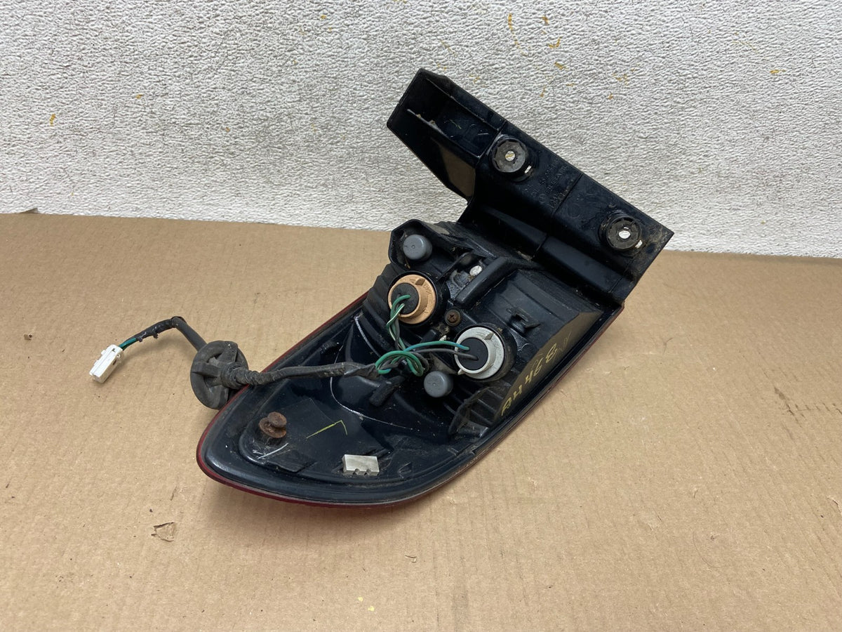 2006-2007 Subaru Tribeca B9 Right Passenger Rh Side Tail Light AH4368 DW6