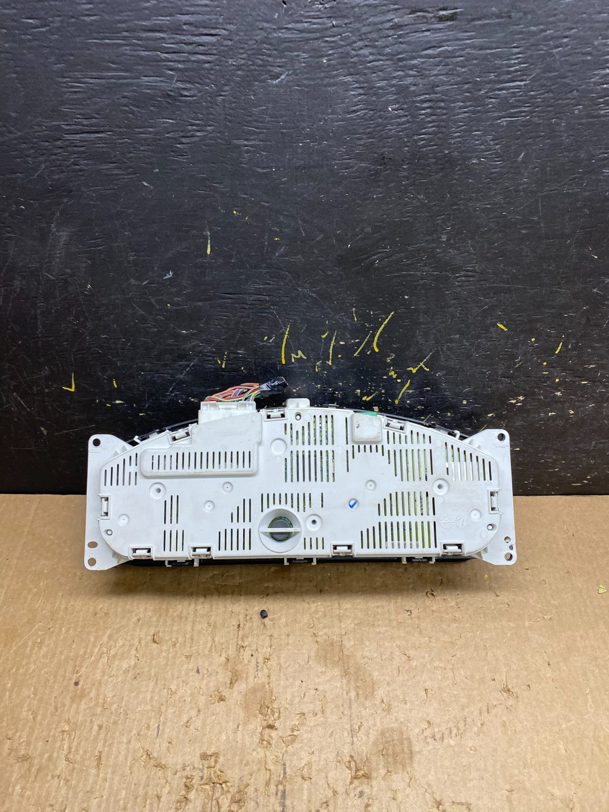 2005 Nissan Pathfinder Speedometer Cluster Gauge OEM  z9758 DG3