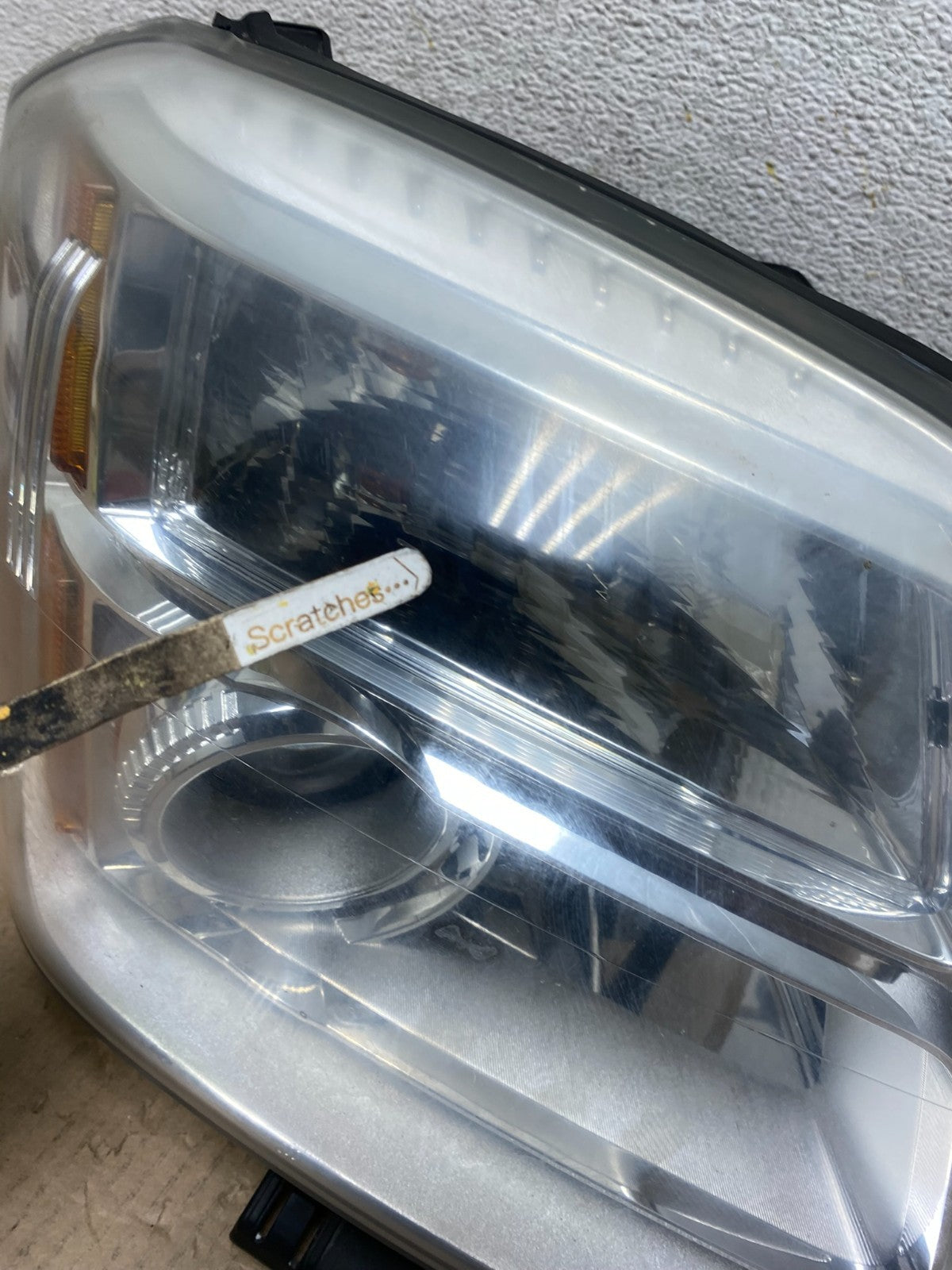 2010 to 2015 GMC Terrain Halogen Passenger Right Rh Side Headlight AJ2515 DW3