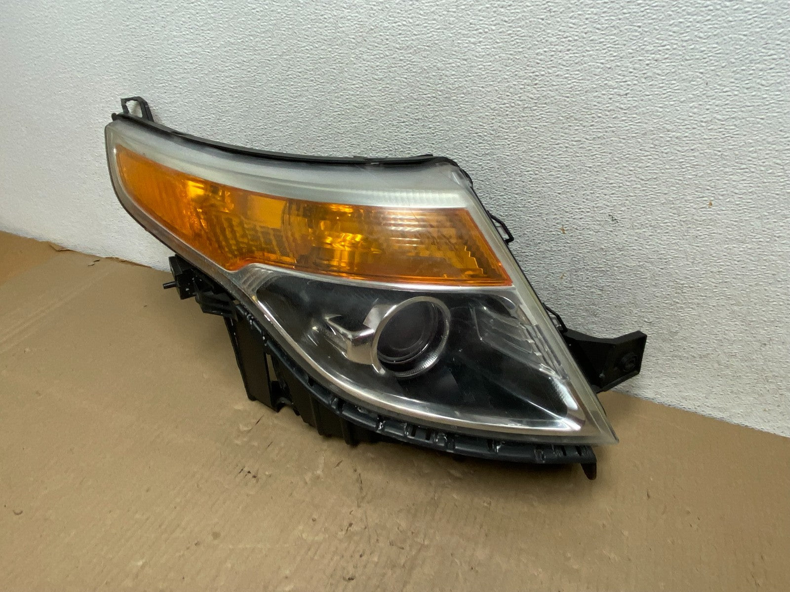 2011 to 2015 Ford Explorer Right Passenger Halogen Headlight AG7966 DW2