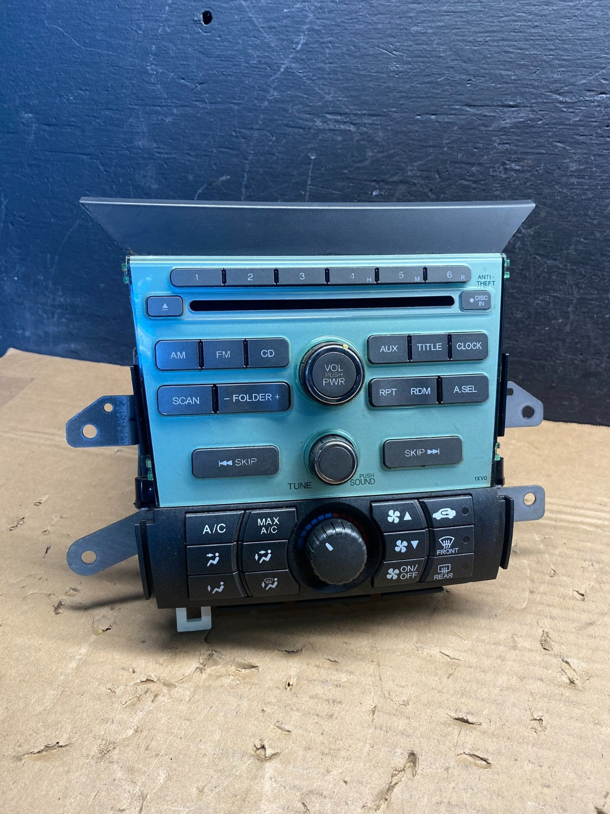 2009 to 2011 Honda Pilot AM FM CD Audio Radio Player Climate Control AD9624 DG0