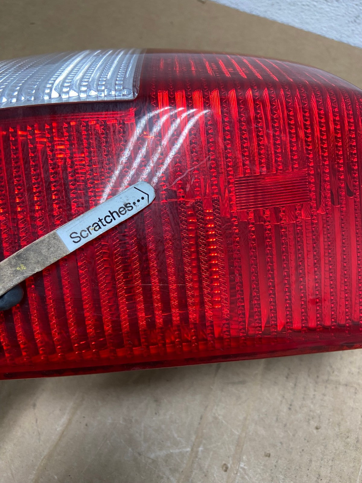 2004-2005 Mitsubishi Endeavor Right Passenger Rh Tail Light AD5993 LK3
