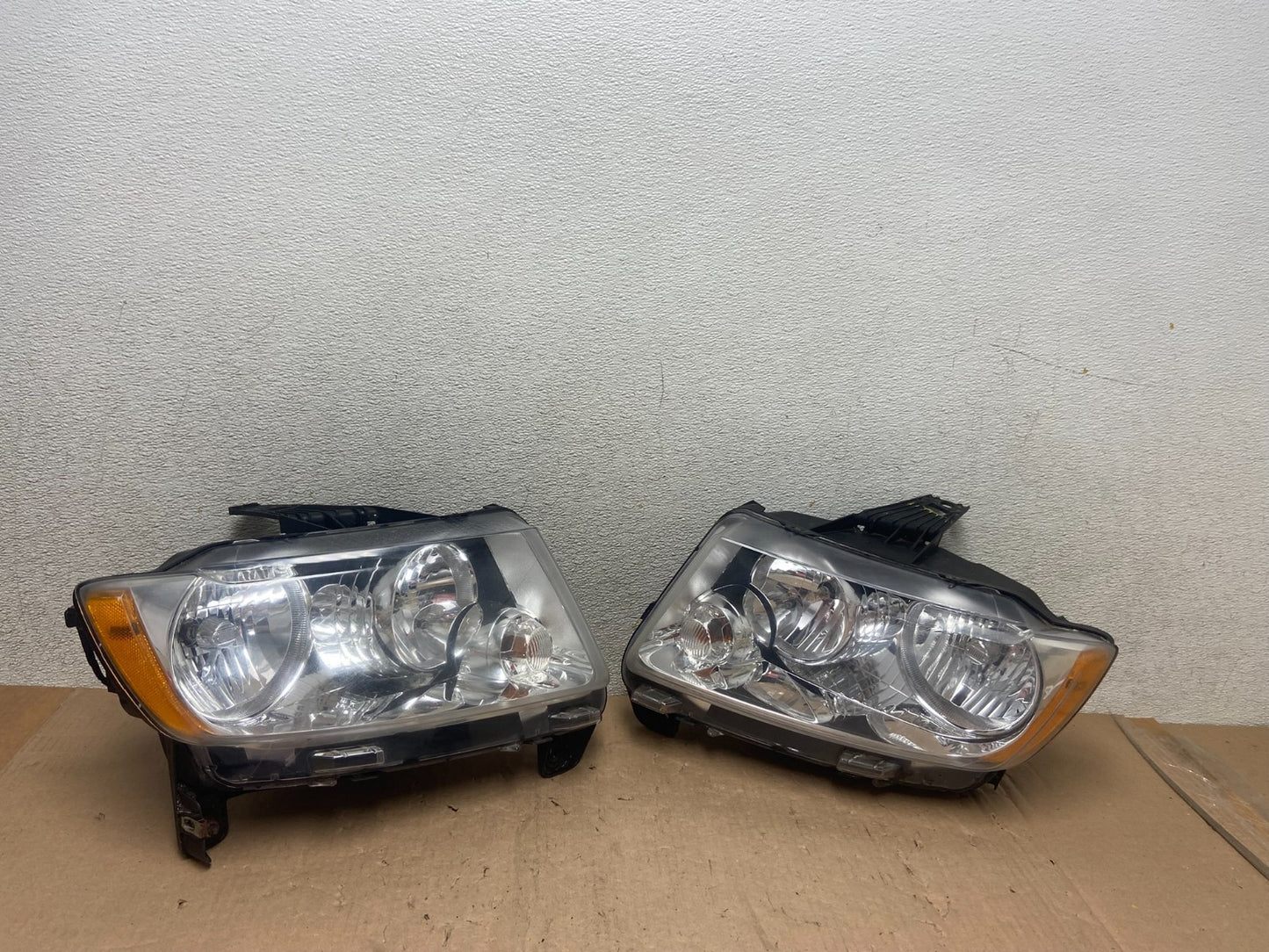 2011-2013 Jeep Grand Cherokee Left+Right Halogen Headlights R1680 DW0