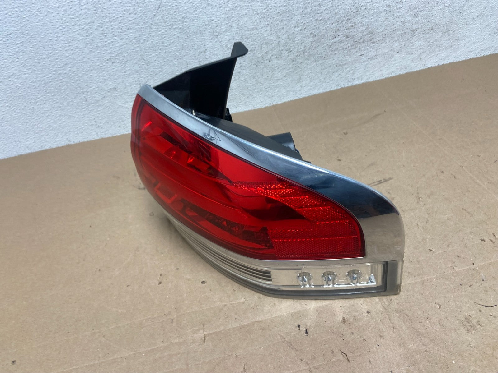 2011 to 2015 Lincoln MKX Right Passenger RH Side Tail Light AE5991 DW1