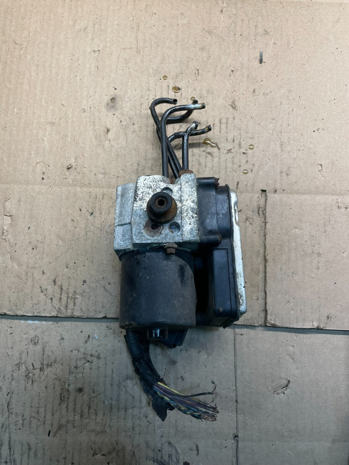 2004-2006 Chevrolet Express ABS Pump Control OEM 13567118 Module V9084 DG3