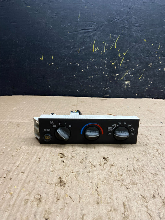 2001 - 2007 GMC Chevrolet Express 1500 Climate Control A/C Y7898 DG0
