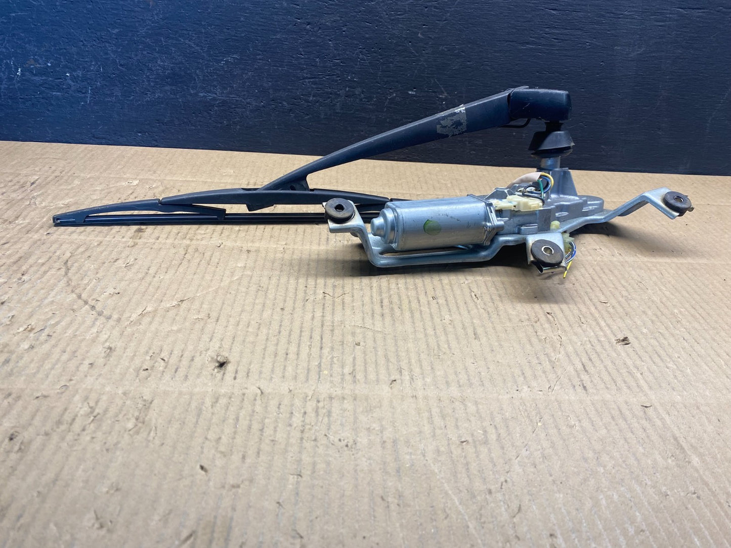 2005 to 2009 Subaru Legacy Outback Rear Windshield Wiper Motor ad1518 DG1