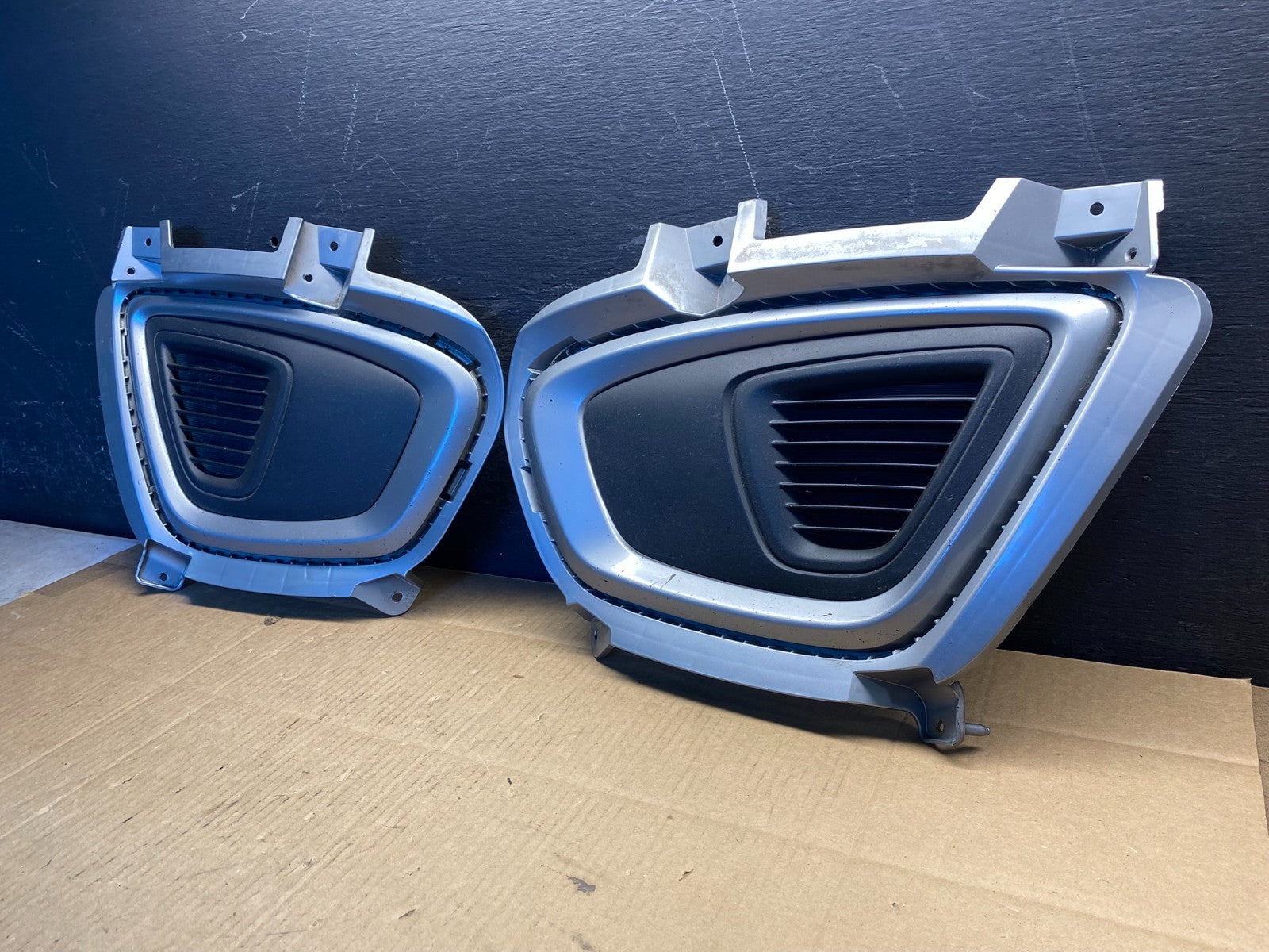 2016-2018 Kia Sorento Front Left+Right Set Bumper Fog Light Cover AD5047 DG1