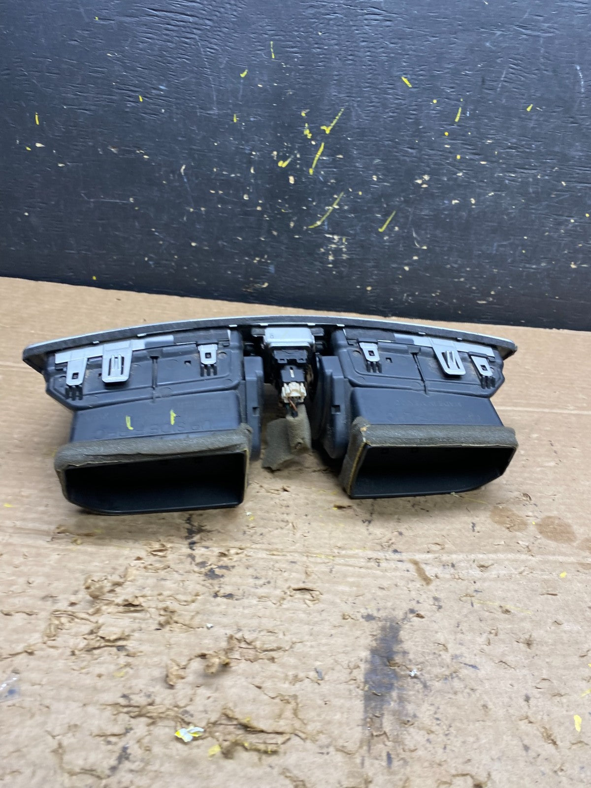 2013 to 2015 Nissan Sentra Air Vents Top Dash Center W/Hazzard Switch x1317 DG4